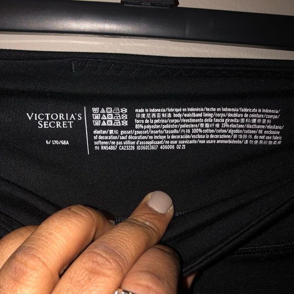 Victoria’s Secret leggings - basic black cropped/ankle - Picture 5 of 6